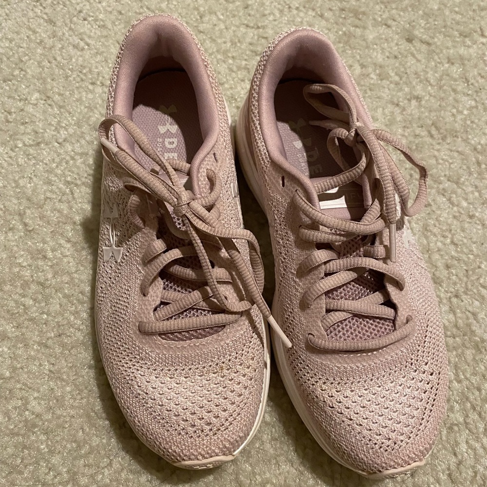 Under armour deluxe liquify size 5.5